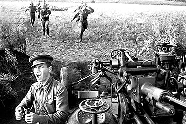 Еще в мае 1941 года две стрелковые дивизии были возвращены на &laquo;Линию Сталина&raquo;.